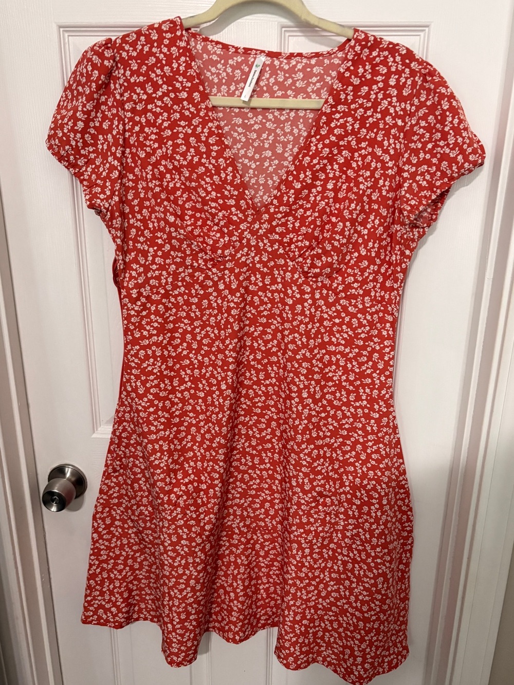 Coral Floral V-Neck Short Sleeve Dress.  Fitted waist with a side zipper